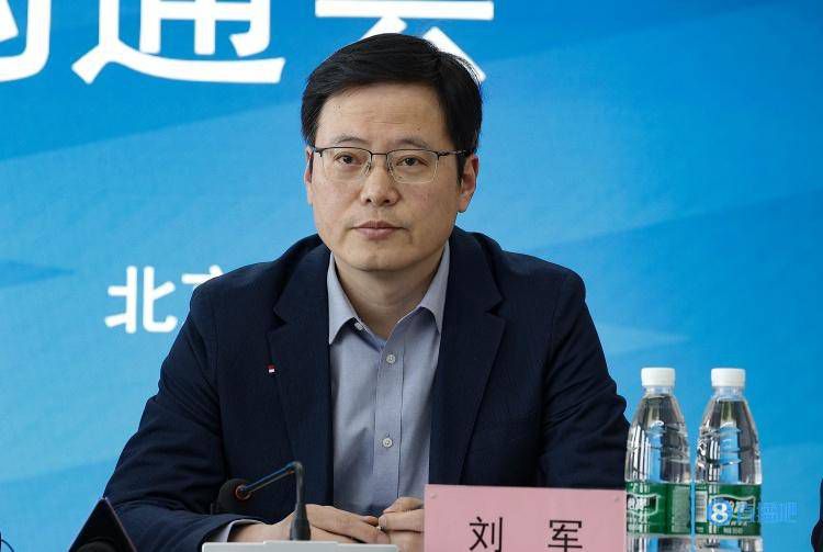 荡受被双龙3p男男